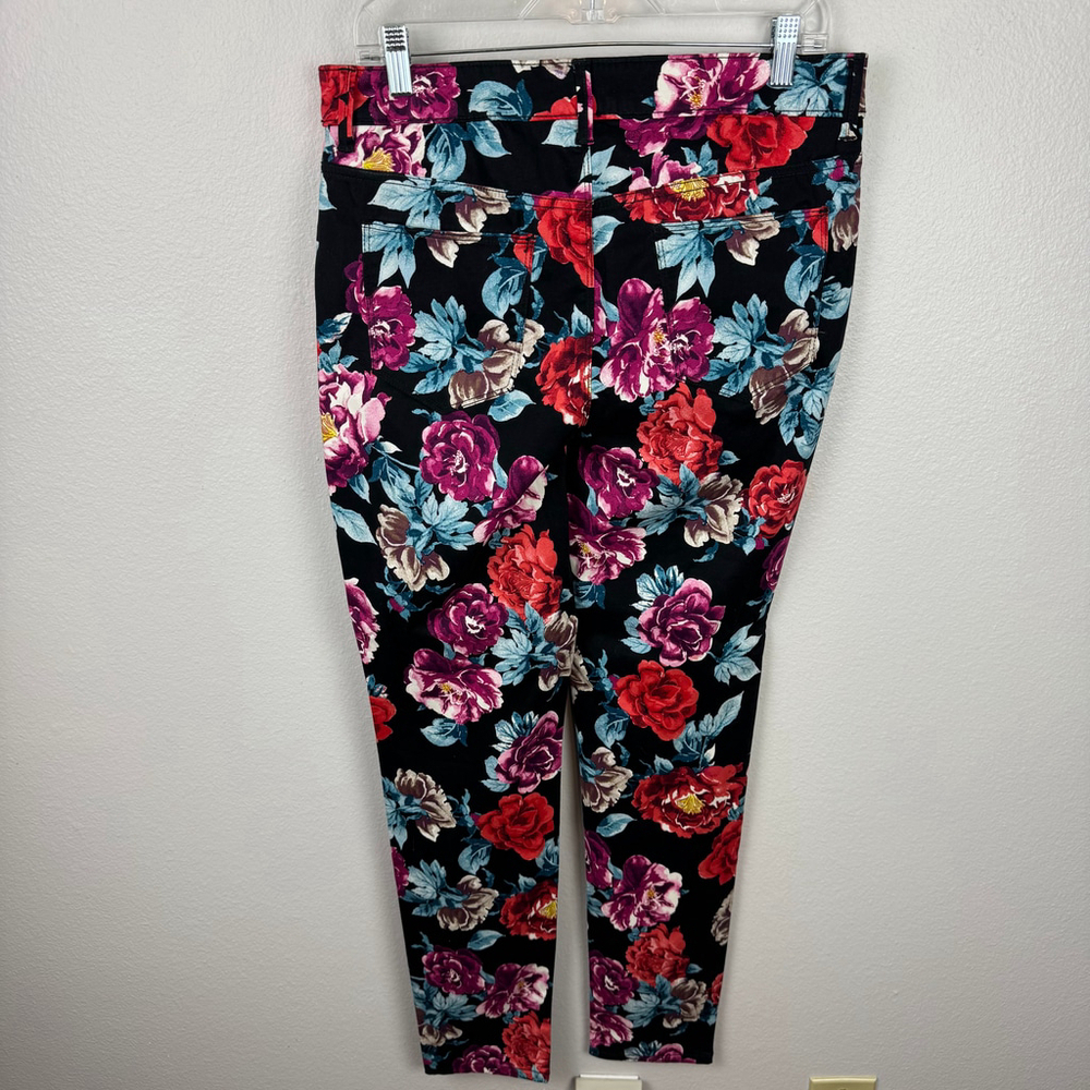 Chico's Women's 1R US 8R Multi Denim Jean Regal Floral Rose Jegging Pants NWT - Picture 3 of 14